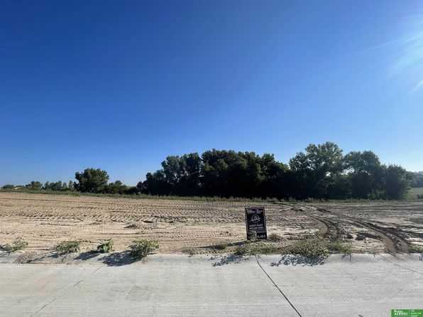21816 Hackberry Dr, Gretna, NE 68028