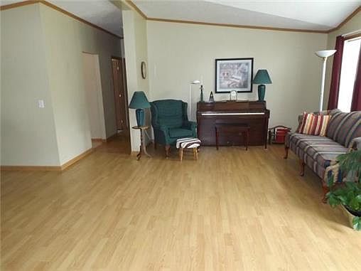 5th image of 186 Boxelder Dr
