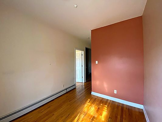 3rd image of 8 Spencer Pl