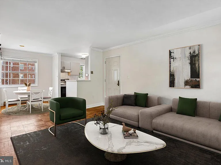 1702 W Abingdon Dr #201 — Photo 2