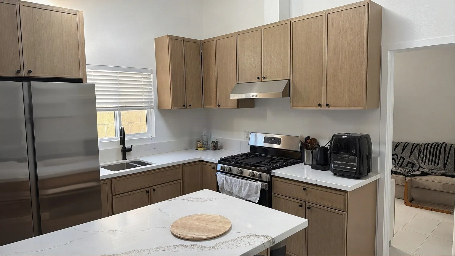 2 bed, 746 sqft, $3,000 — Photo 1