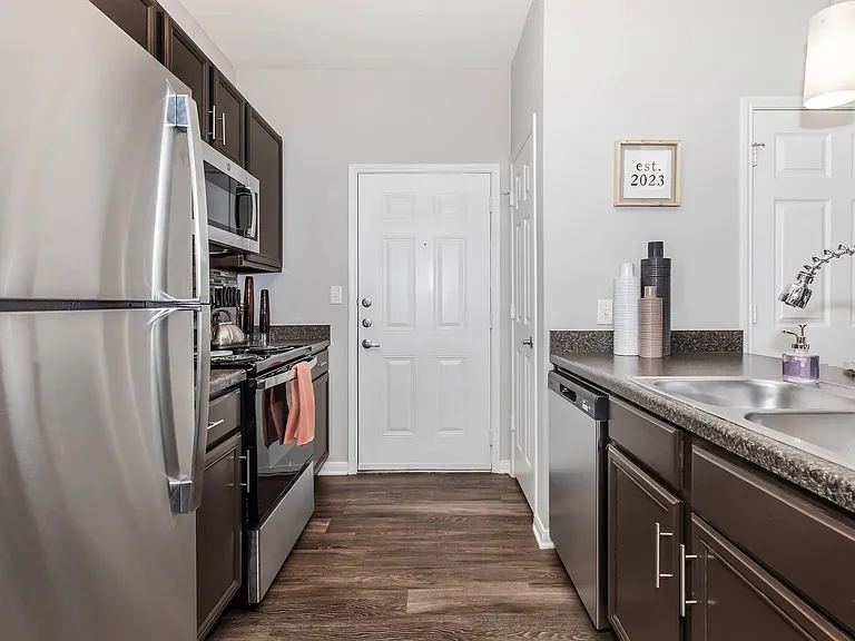 Estate Villas at Krum Apartments — Photo 20