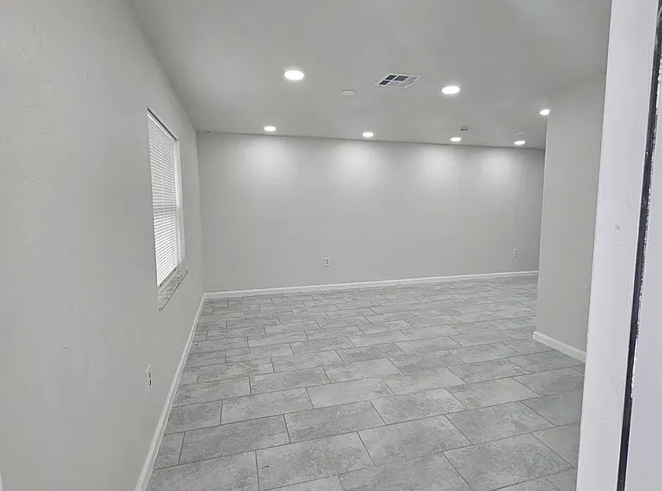 2 bed, 800 sqft, $1,600 — Photo 3