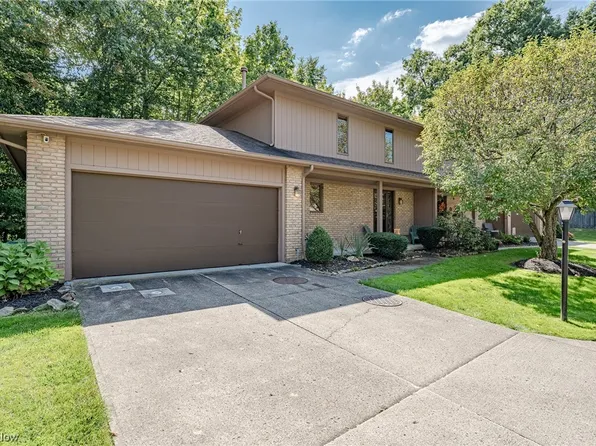 18614 Buccaneer Creek Ln #13, Strongsville, OH 44136