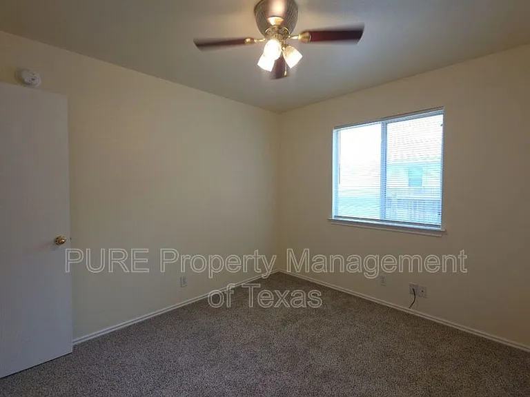 609 Losoya Ct — Photo 30