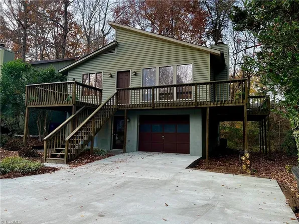 2242 Brecknock Dr, Winston Salem, NC 27103