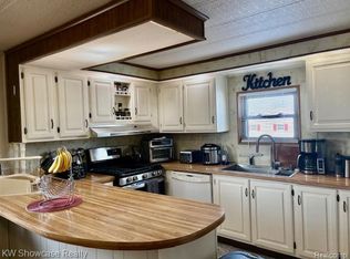 9435 Hunters Rill, Fenton, MI 48430