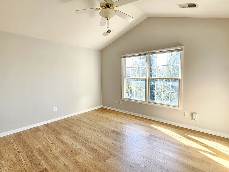 2216 Burns Ct — Photo 22