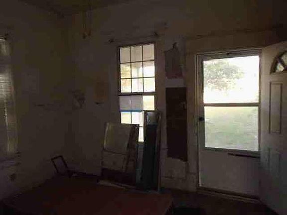 5th image of 319 Palo Alto Dr