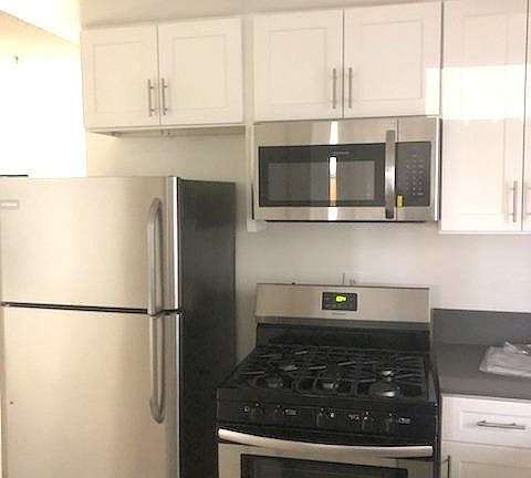 4th image of 1735 Peyton Ave #2240