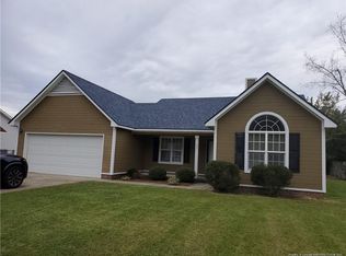 221 Riverwind Dr, Spring Lake, NC 28390