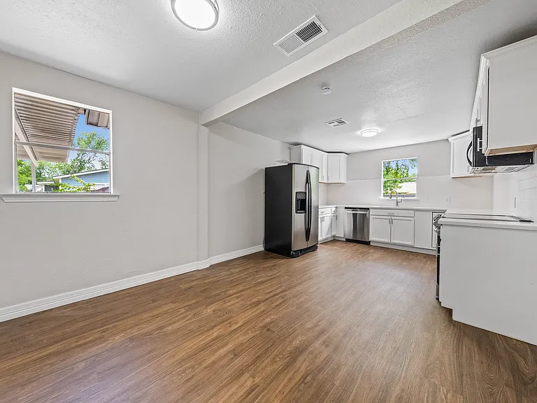 11700 N Oak St — Photo 28