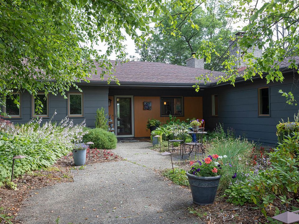 1st image of 2461 Westboro Dr NE