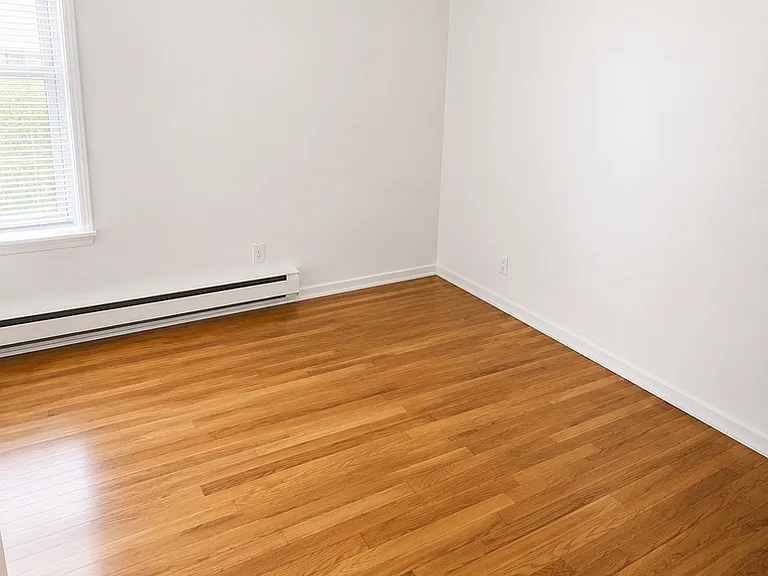 1055 W Grace St #2W — Photo 4