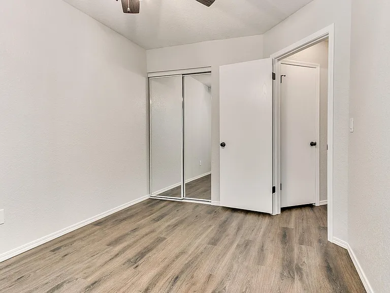 425 Dauphin Ave — Photo 15