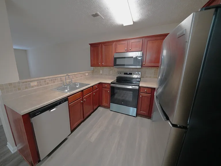 138 Alton Cir — Photo 7