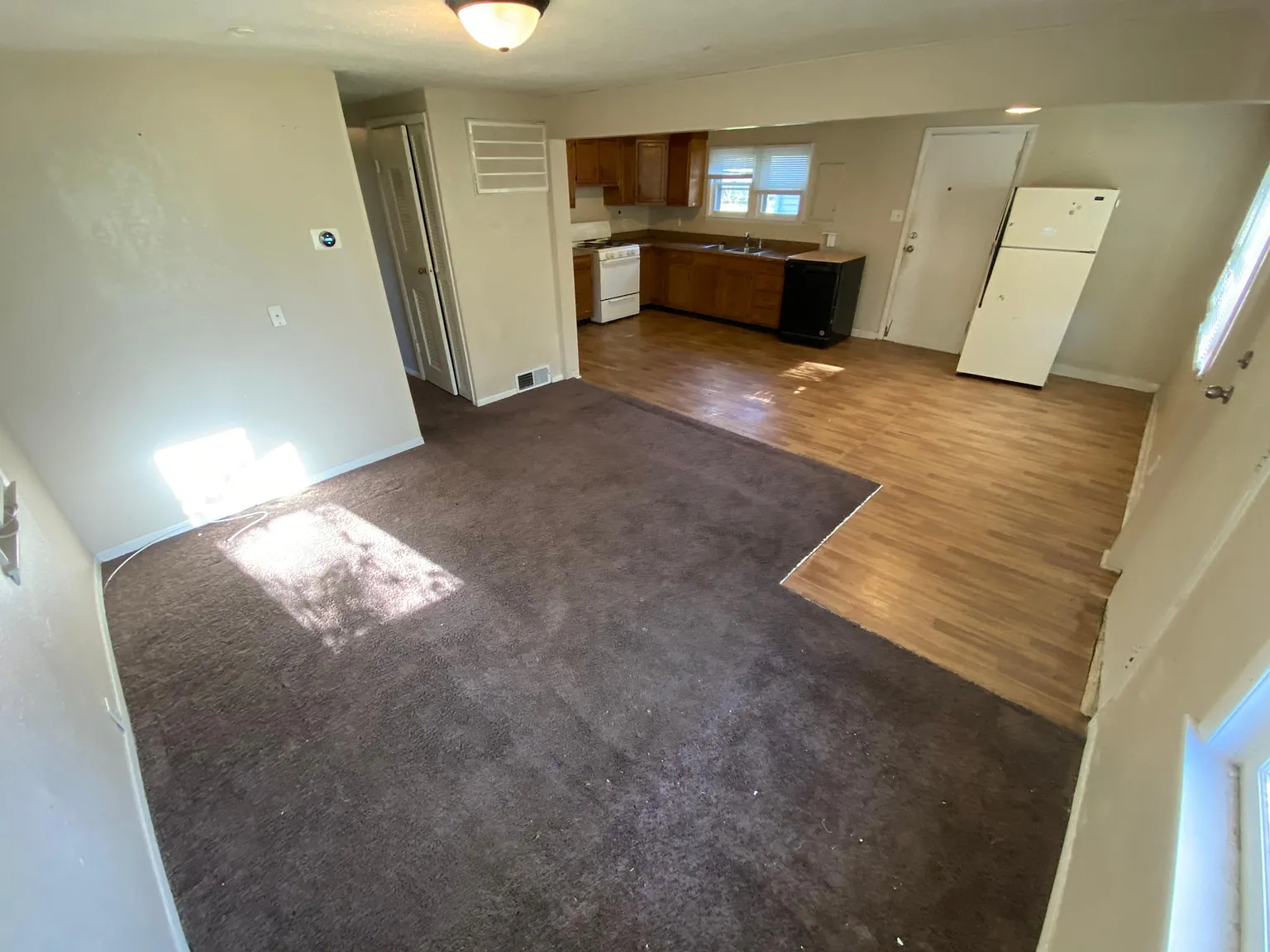 2 bed, 768 sqft, $1,100 — Photo 2