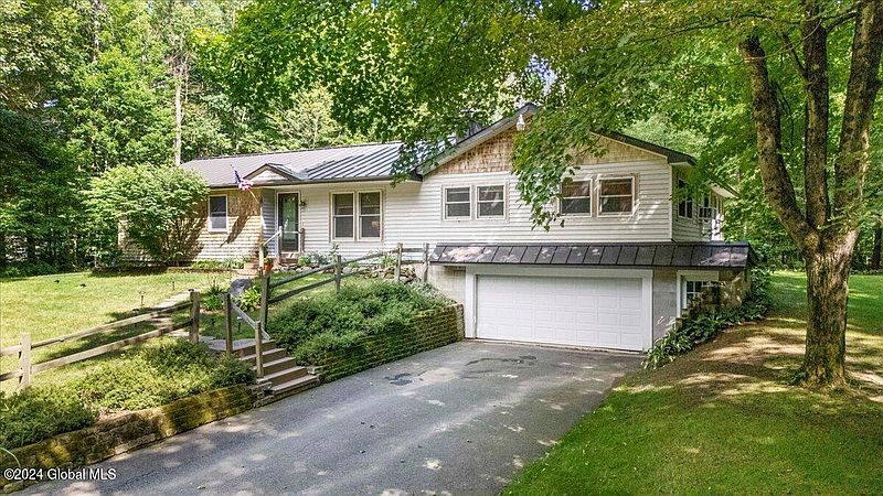 3rd image of 39 Bumphill Road