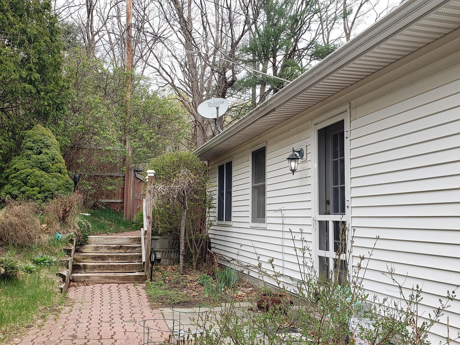49 Beach Rd, Halfmoon, NY 12065 Zillow