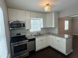 1275 Roslyn St, Denver, CO 80220