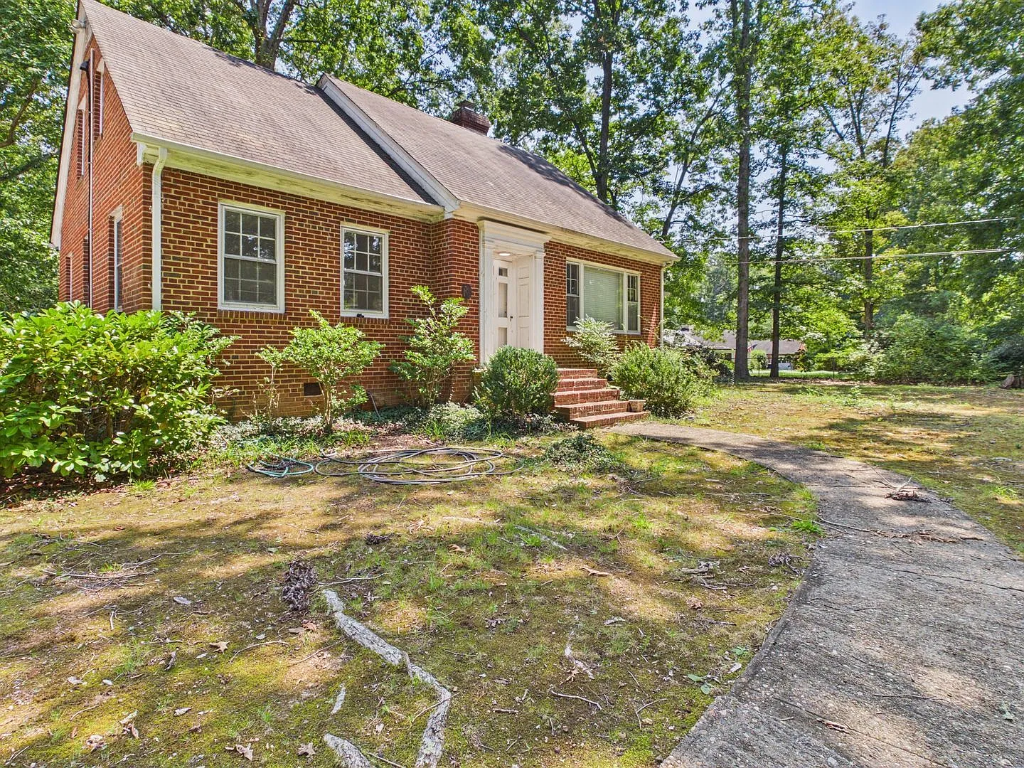 4 bed, 2.0 bath, 1834 sqft, $2,495 — Photo 3