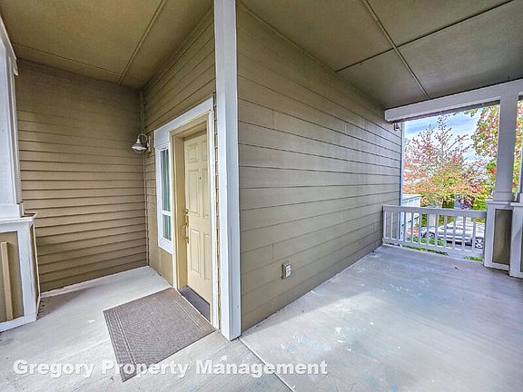 4th image of 2018 17th Ave NE