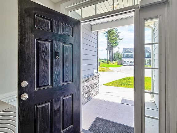 4th image of 39 Silver Bluff Way