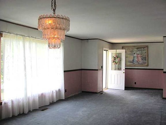 4th image of 110 School St