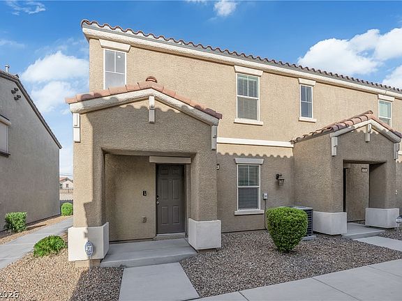 2nd image of 4594 Ingleton Cir