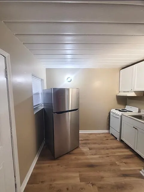 1 bed, 1.5 bath, 7260 sqft, $700 — Photo 2