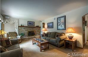 Living room w/fireplace