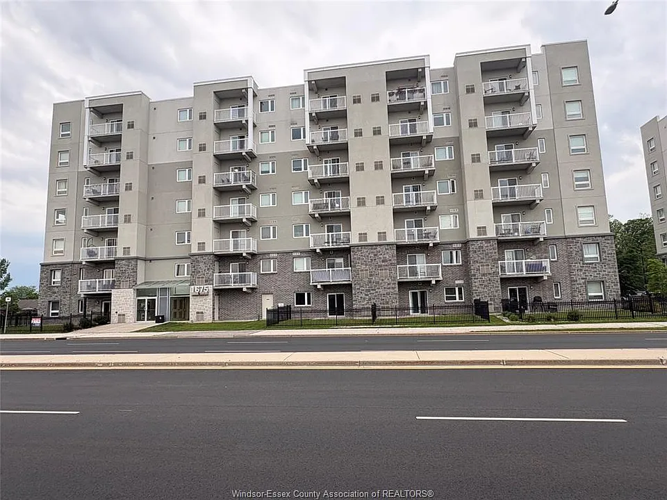 1675 Banwell Rd #502