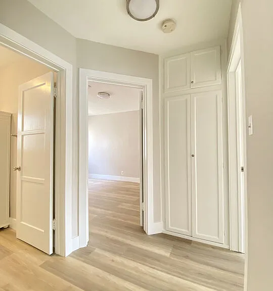 2620 S Barrington Ave — Photo 14
