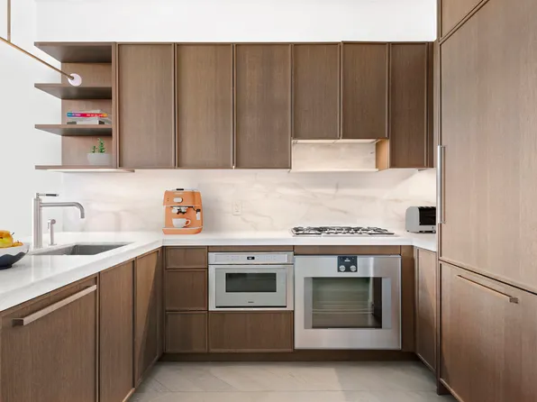 180 Front Street image 2 of 25