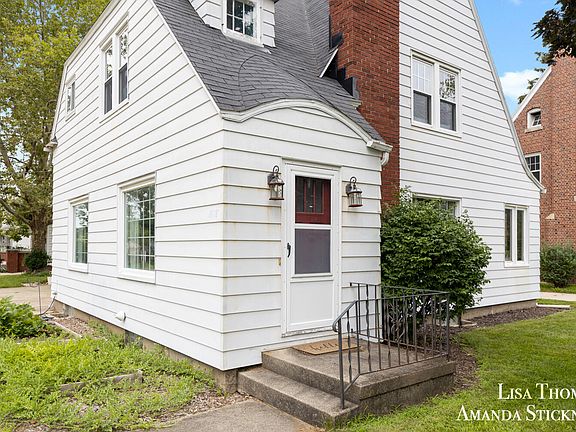 2nd image of 481 Eleanor St NE