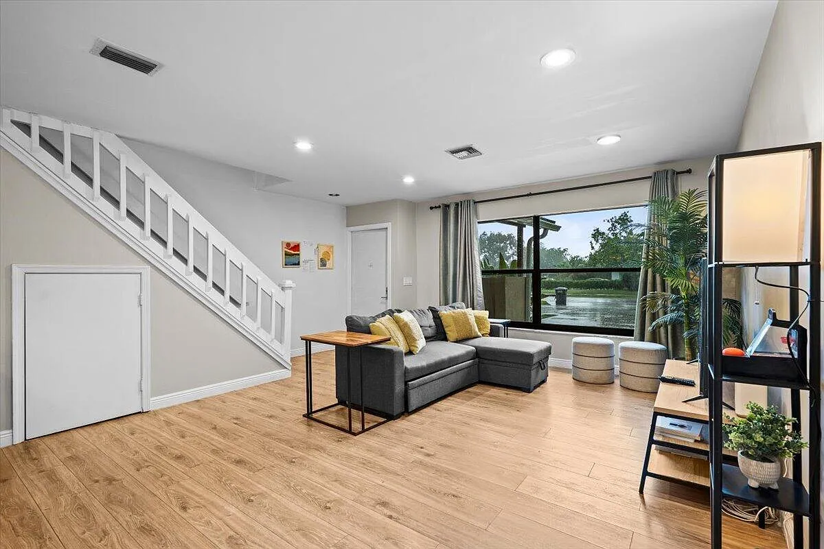 2 bed, 2.5 bath, 1432 sqft, $4,300 — Photo 3