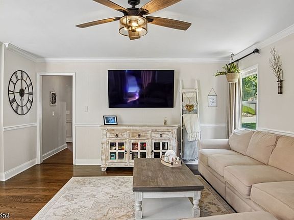 4th image of 33 Frederick Dr