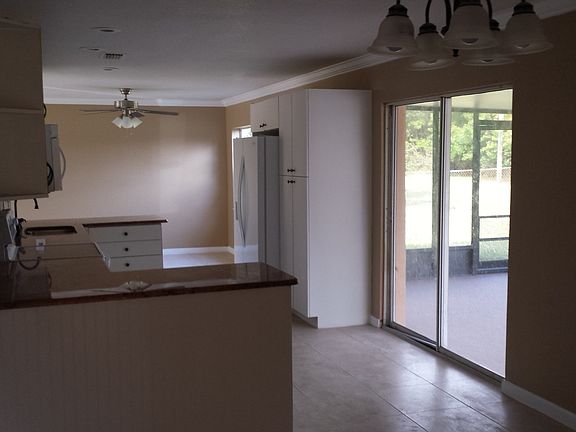 4th image of 925 SE Albatross Ave