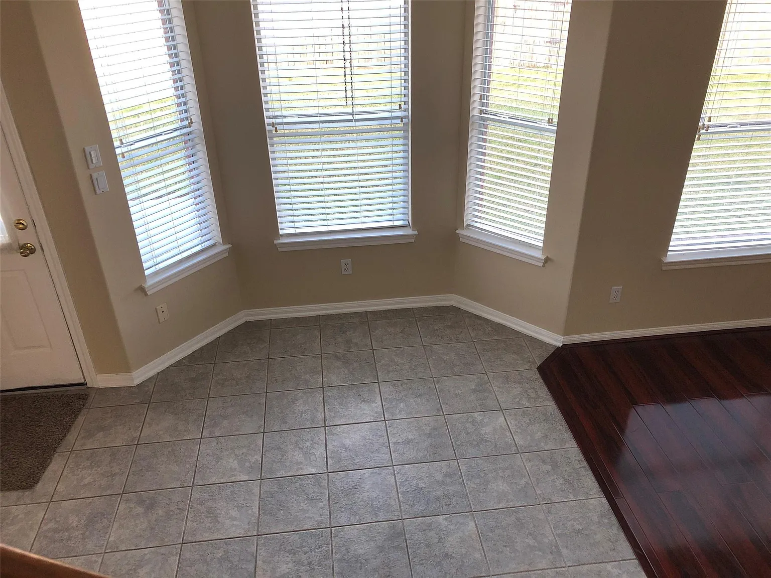 4 bed, 2.5 bath, 2578 sqft, $2,395 — Photo 4