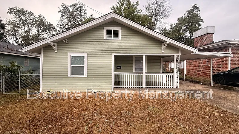 3 bed, 1.0 bath, 1184 sqft, $1,050 — Photo 1
