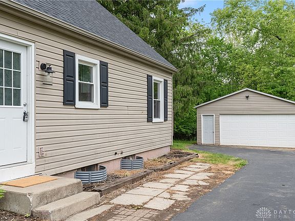 5th image of 664 Bernice St