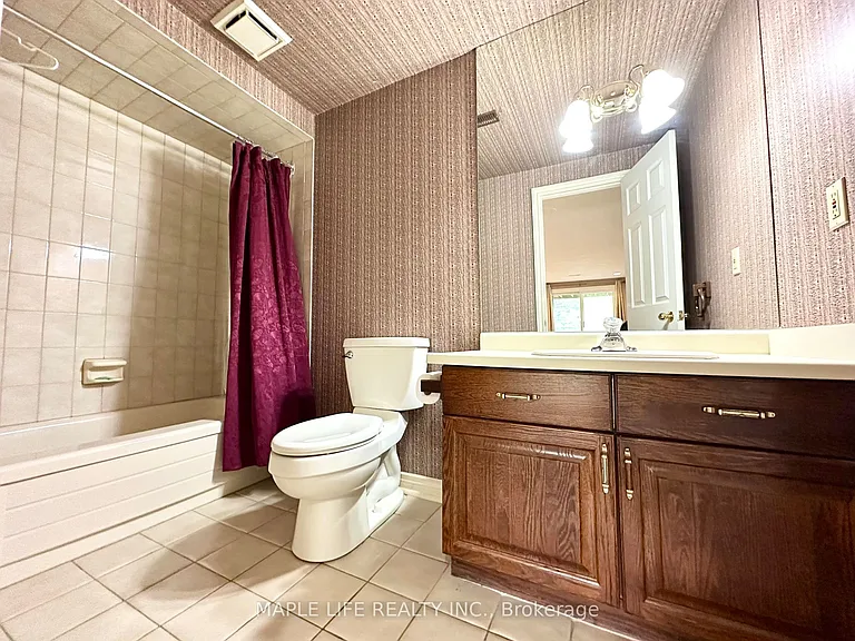52 Prince Edward Blvd — Photo 41