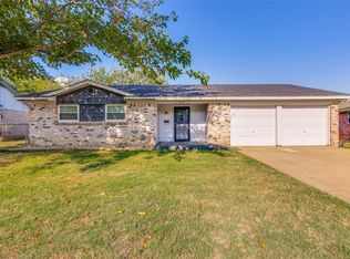 117 Roundtree Dr, Crowley, TX 76036