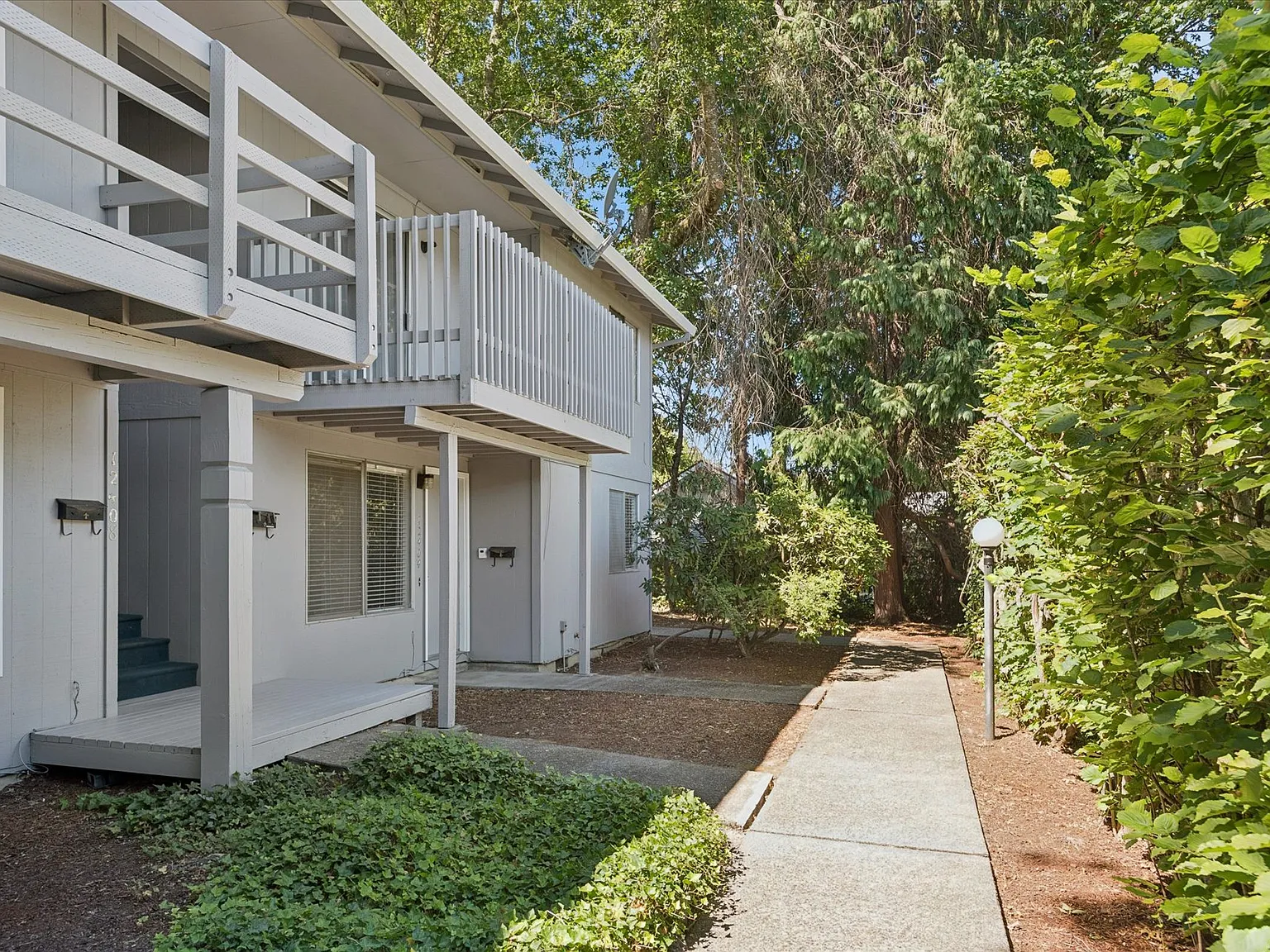 2 bed, 850 sqft, $1,650 — Photo 1