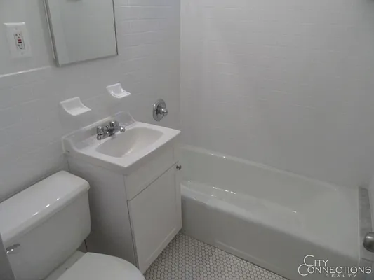 Rented by City Connections Realty | media 7