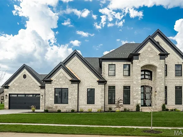 718 Silver Buck Ln, Chesterfield, MO 63005