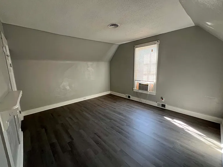 338 E Reynolds St — Photo 2