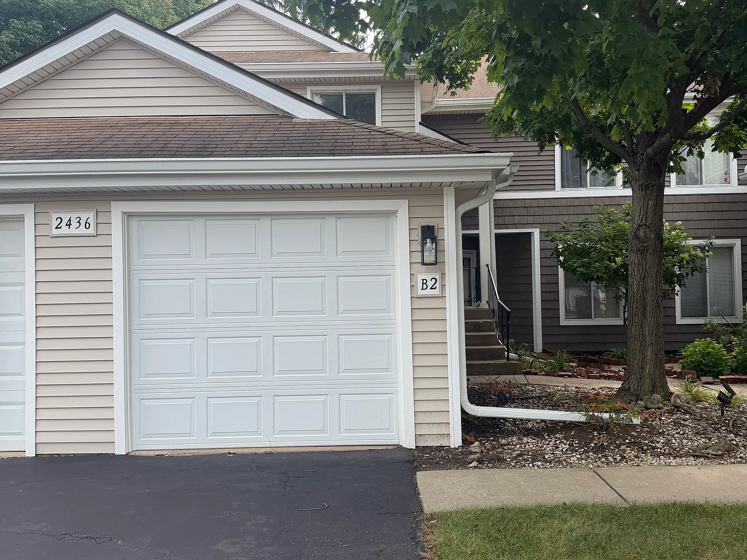 2 bed, 1.5 bath, 1250 sqft, $2,350 — Photo 1