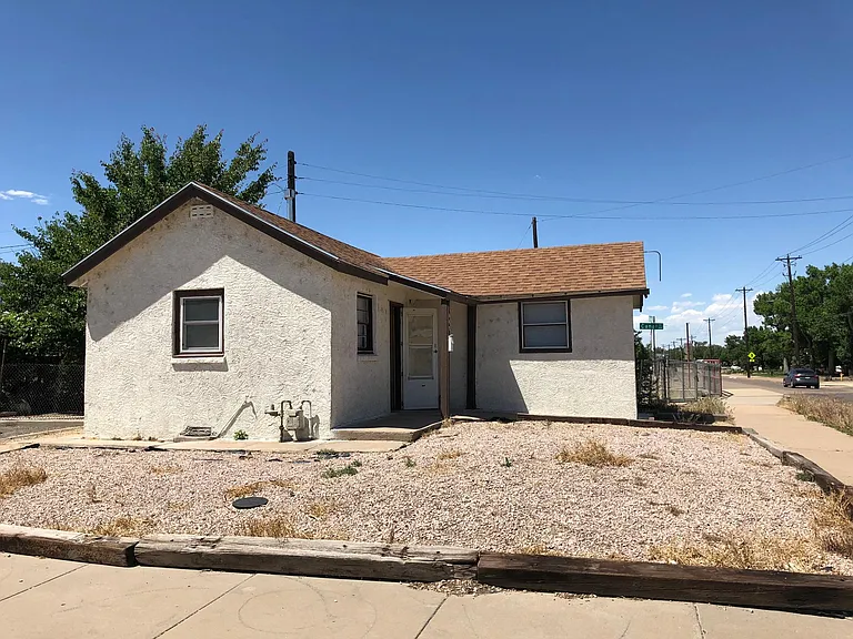 1643 E Abriendo Ave — Photo 1