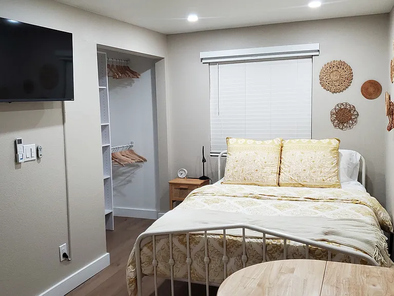549 E La Deney Dr #B — Photo 2
